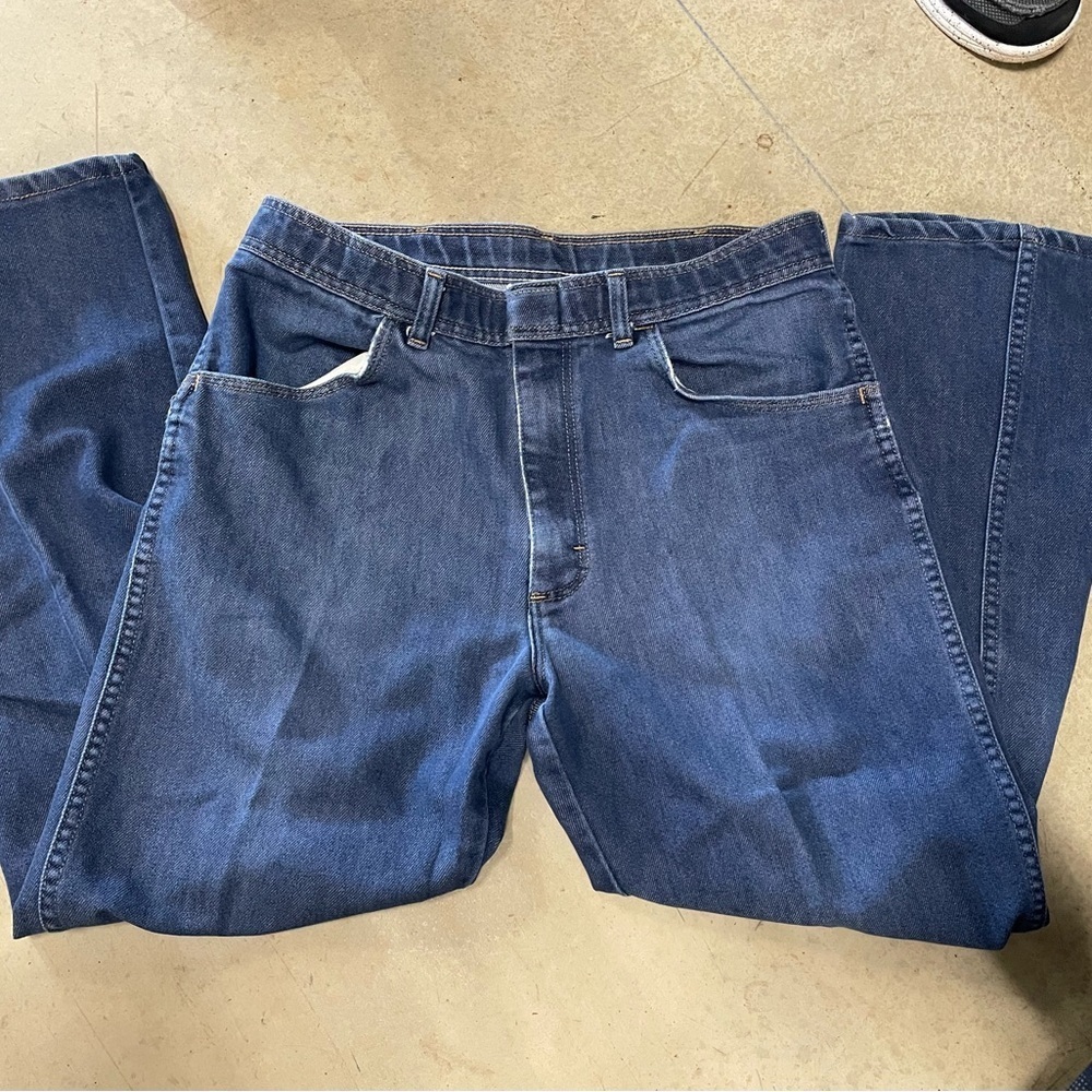 Wrangler Medium Was Jeans with Wide Band Hook Eye Closure Men Sz 34 x 28
